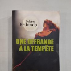 Libros de segunda mano: DOLORES REDONDO - UNE OFFRANDE À LA TEMPÊTE. Lote 401085074