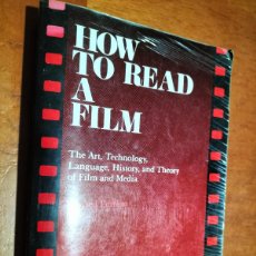 Libros de segunda mano: HOW TO READ A FILM. JAMES MONACO. EN INGLÉS. MOJADAS ALGUNAS PÁGINAS. BUEN ESTADO EL RESTO. Lote 401940499