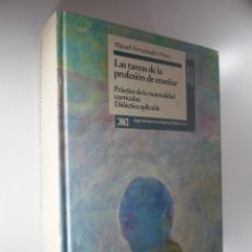 Libros de segunda mano: LAS TAREAS DE LA PROFESIÓN DE ENSEÑAR MIGUEL FERNÁNDEZ PÉREZ. Lote 182562632