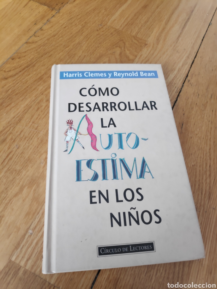Libros de segunda mano: C&oacute;mo desarrollar la autoestima en los ni&ntilde;os - Foto 1