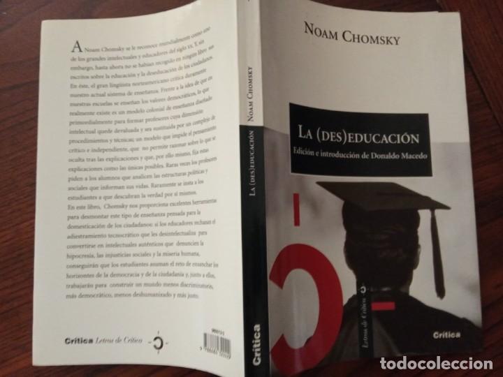 Libros de segunda mano: La (des)educaci&oacute;n - Noam Chomsky. - Foto 2