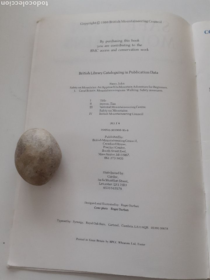 Libros de segunda mano: Safety on mountains, ingl&eacute;s 1988 - Foto 3