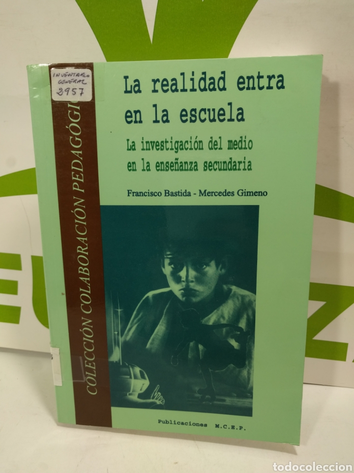 Livros em segunda m&atilde;o: La realidad entra en la escuela. La investigaci&oacute;n del medio en la ense&ntilde;anza secundaria.
