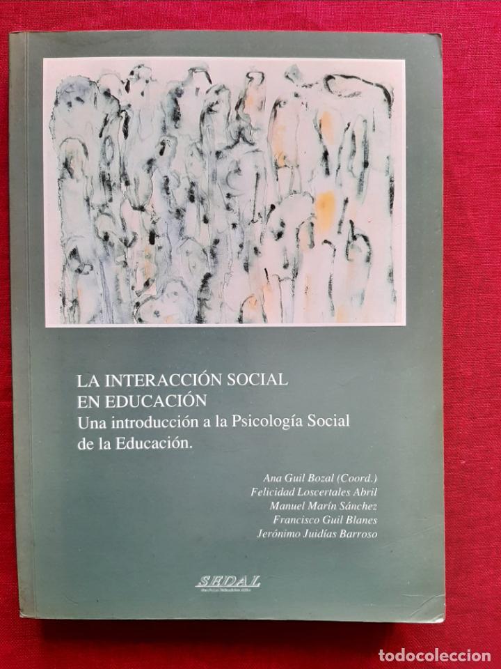 Livros em segunda m&atilde;o: La interacci&oacute;n social en educaci&oacute;n. Una introducci&oacute;n a la psicolog&iacute;a social de la educaci&oacute;n - Guil B