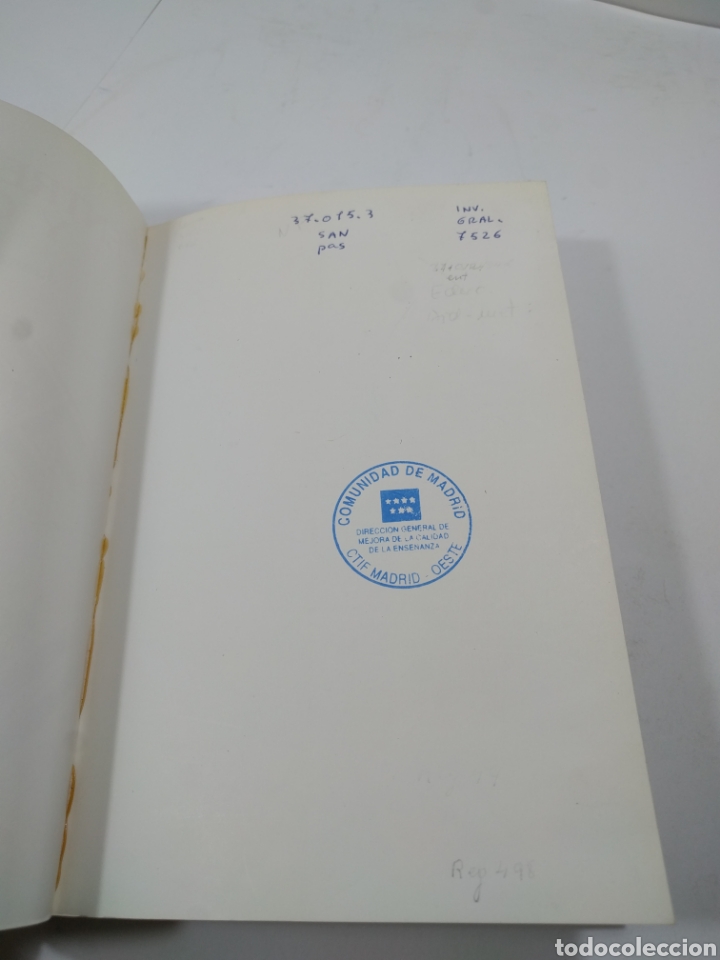 Libros de segunda mano: Entre pasillos y clases. Sendai ediciones. - Foto 2