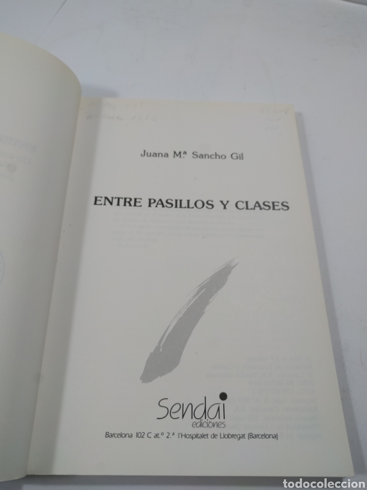 Libros de segunda mano: Entre pasillos y clases. Sendai ediciones. - Foto 3