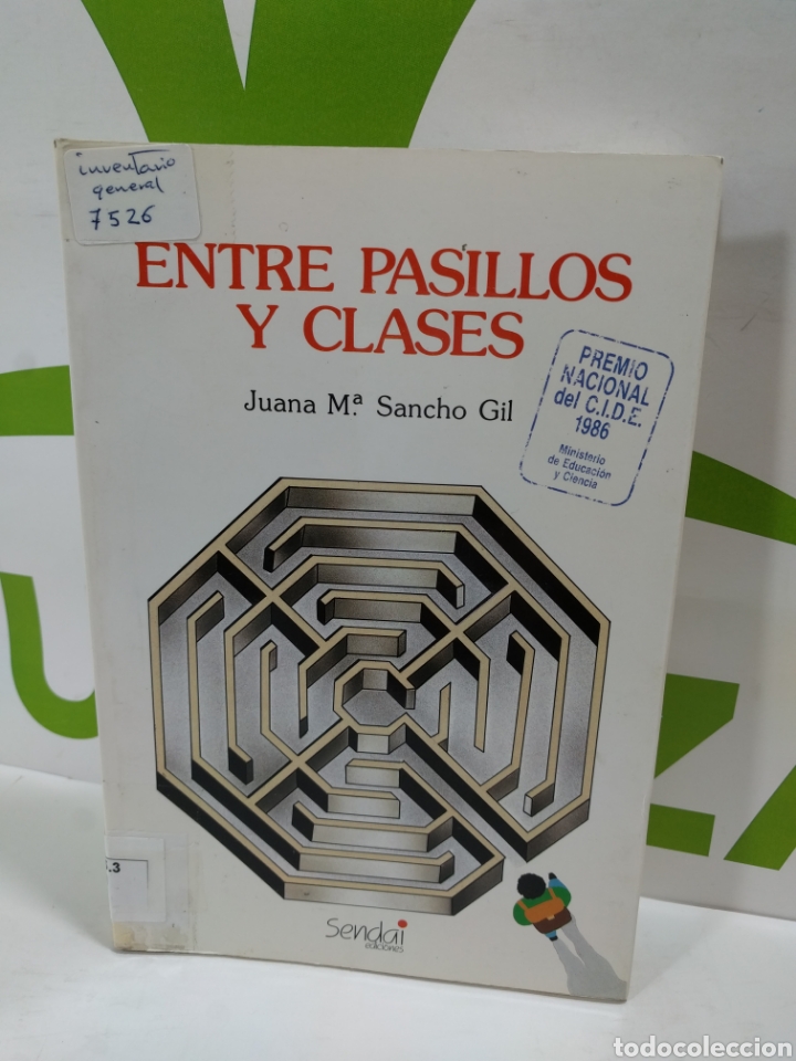 Libros de segunda mano: Entre pasillos y clases. Sendai ediciones. - Foto 1