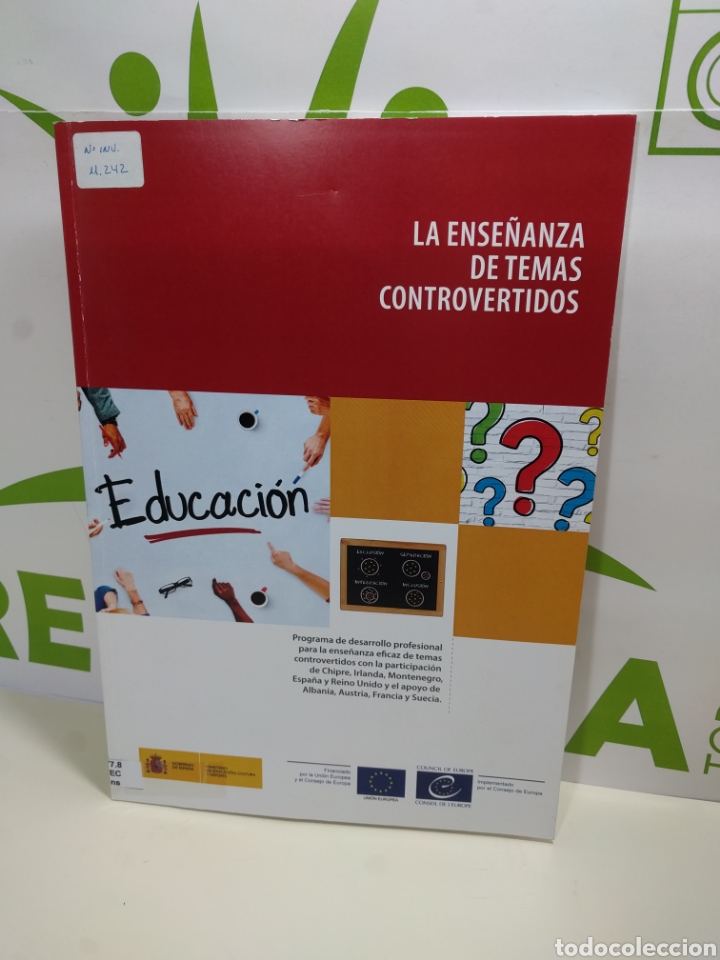 Livres d'occasion: La ense&ntilde;anza de temas controvertidos. Educaci&oacute;n. Ministerio de educaci&oacute;n cultura y deporte.