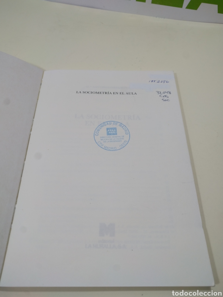 Libros de segunda mano: La sociometia en el aula. La muralla. - Foto 2