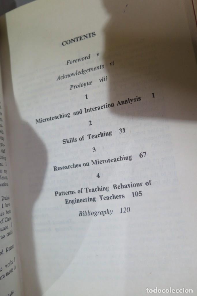 Libros de segunda mano: Modification of teacher behaviour through microteaching. Dosajh - Foto 2