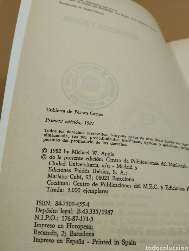 Libros de segunda mano: Educaci&oacute;n y poder. Michael W Apple. Temas de educaci&oacute;n paidos - Foto 3
