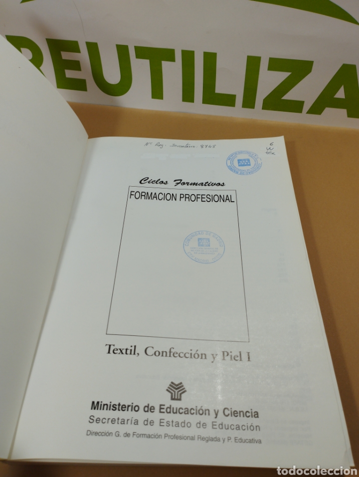 Libros de segunda mano: Ciclos formativos. Textil, confecci&oacute;n y piel I. - Foto 2