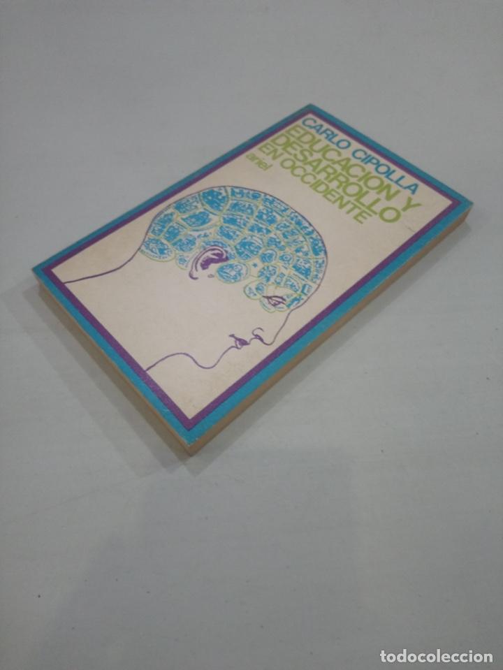 Libros de segunda mano: Carlo Cipolla - Educaci&oacute;n y desarrollo en Occidente - Foto 2