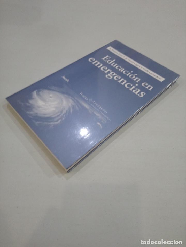 Libros de segunda mano: V.A. - Educaci&oacute;n en emergencias - Foto 2