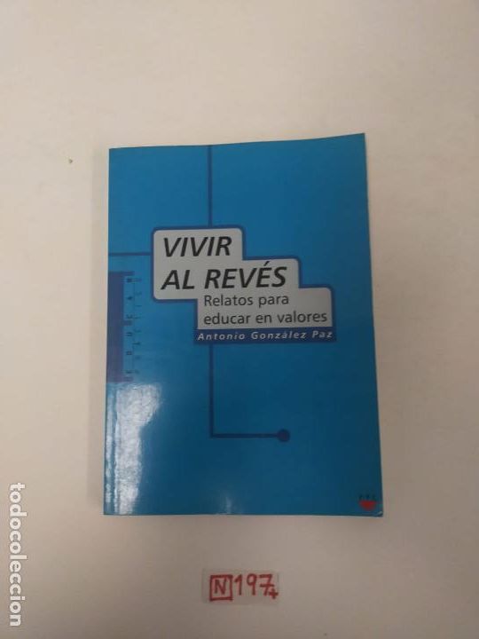 Libros de segunda mano: Vivir al rev&eacute;s - Foto 1