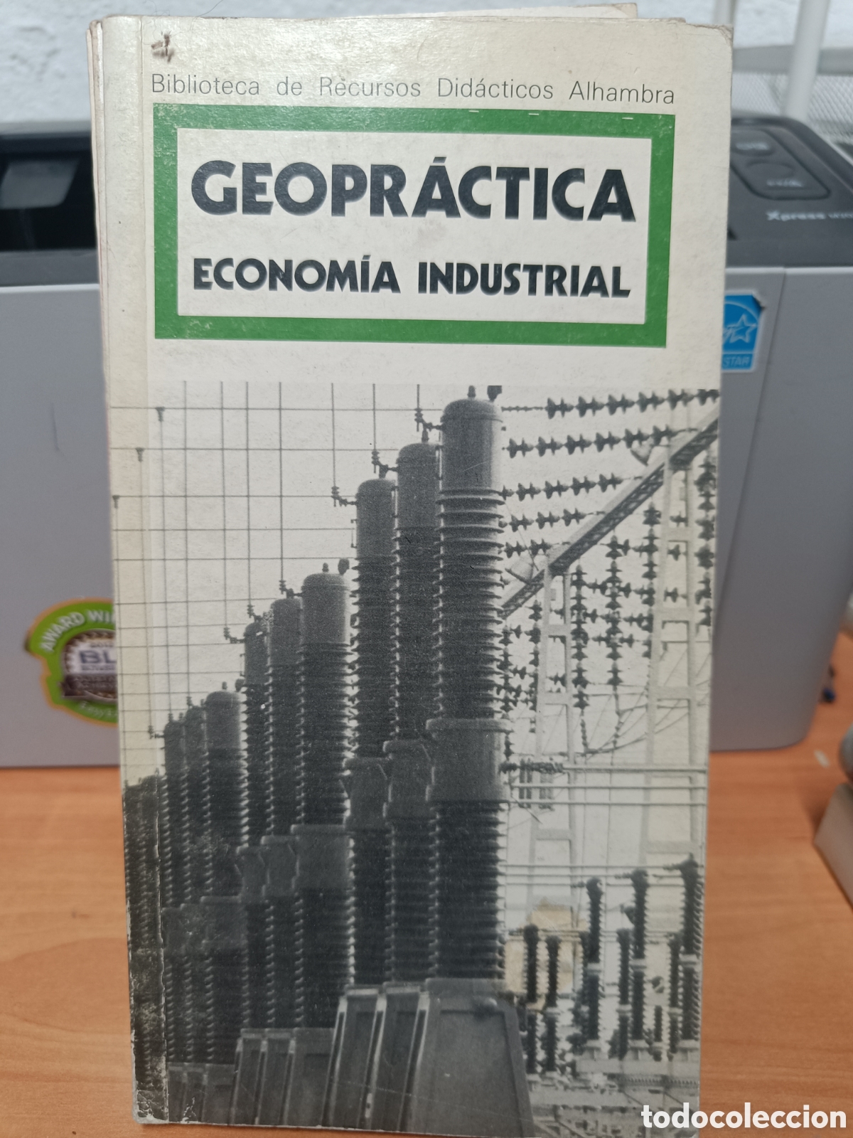 Libros de segunda mano: BIBLIOTECA DE RECURSOS DID&Aacute;CTICOS ALHAMBRA. GEOPR&Aacute;CTICA. ECONOM&Iacute;A INDUSTRIAL.