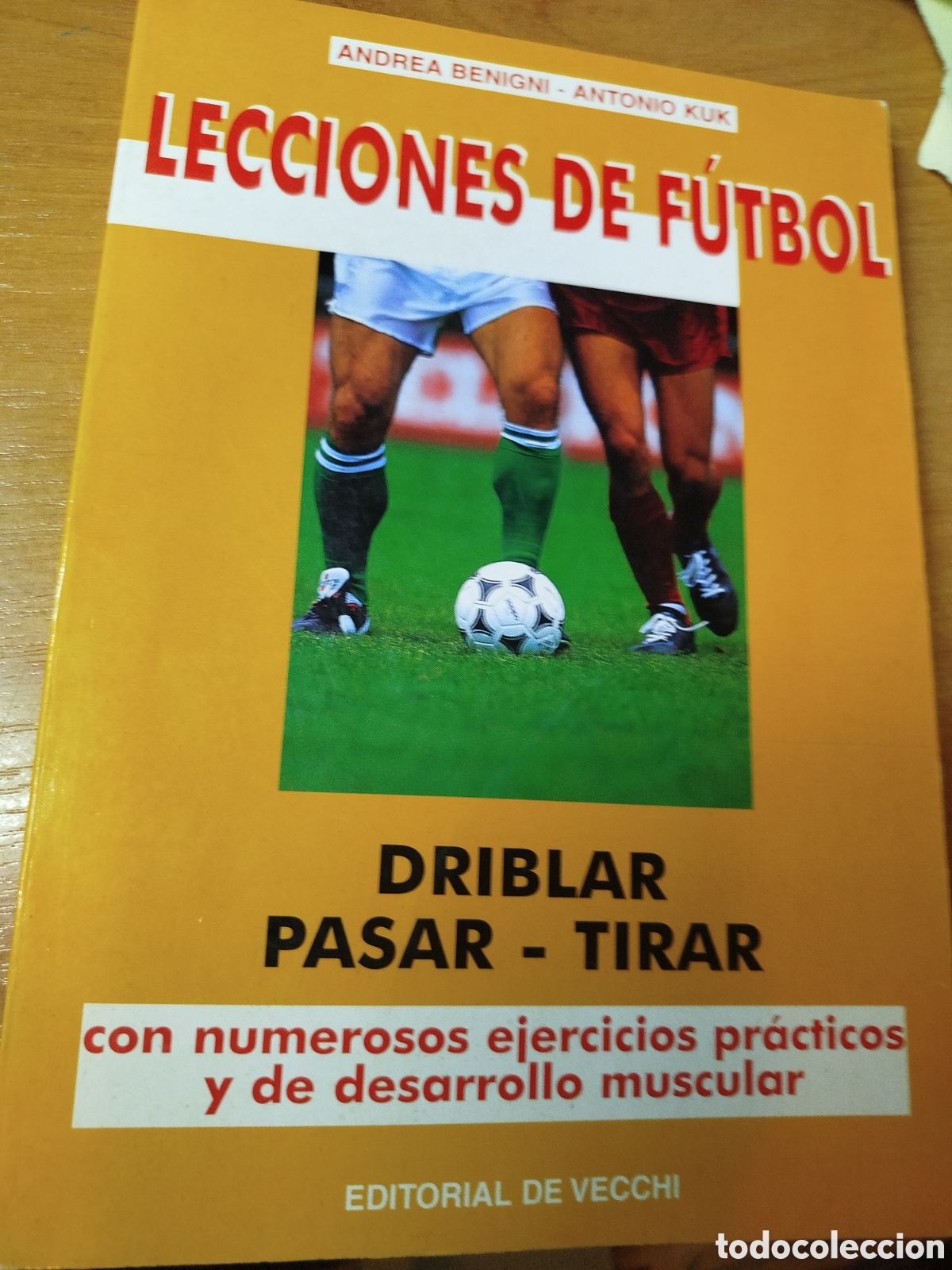 Libros de segunda mano: Lecciones de f&uacute;tbol. Tiblar pasar tirar. Ejercicios pr&aacute;cticos desarrollo muscular. Andrea benigni.