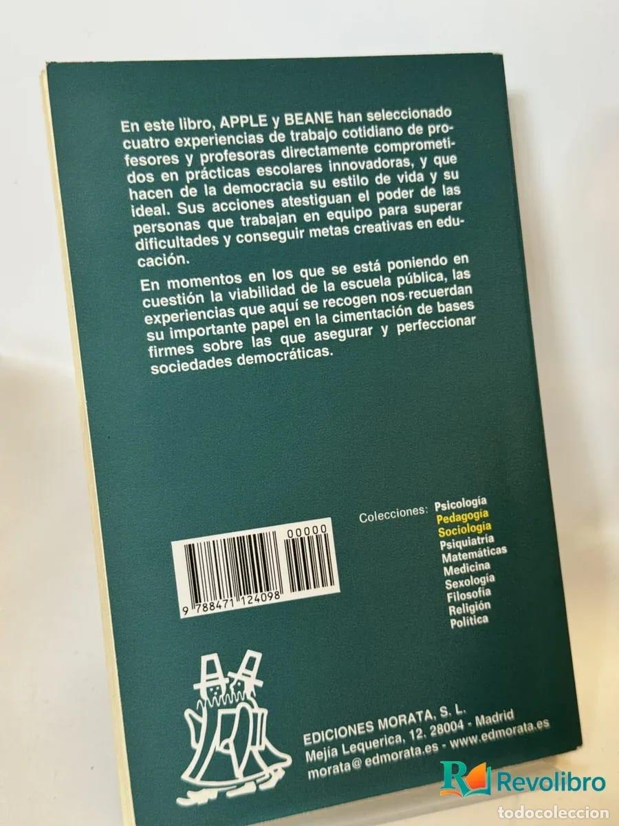 Libros de segunda mano: Escuelas democr&aacute;ticas - M. W. Apple, J. A. Beane (Comps.) - Foto 2