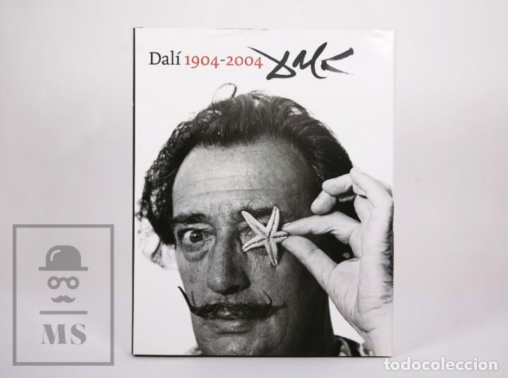 Libros de segunda mano: Libro en Catal&aacute;n - Dal&iacute; 1904-2004 - Edicions 62 / La Caixa, 2003 - Foto 1