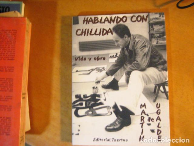 Libri di seconda mano: Hablando con Chillida. Vida y obra - de Ugalde, Martin, FOTOS COMO NUEVO