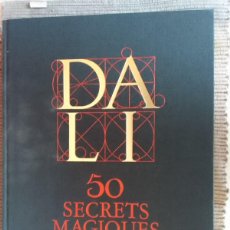 Libros de segunda mano: DALI. 50 SECRETS MAGIQUES. EDITA . 1985. EN FRANCES. CANTOS DORADOS. ESTUCHE PROTECTOR.. Lote 366275206