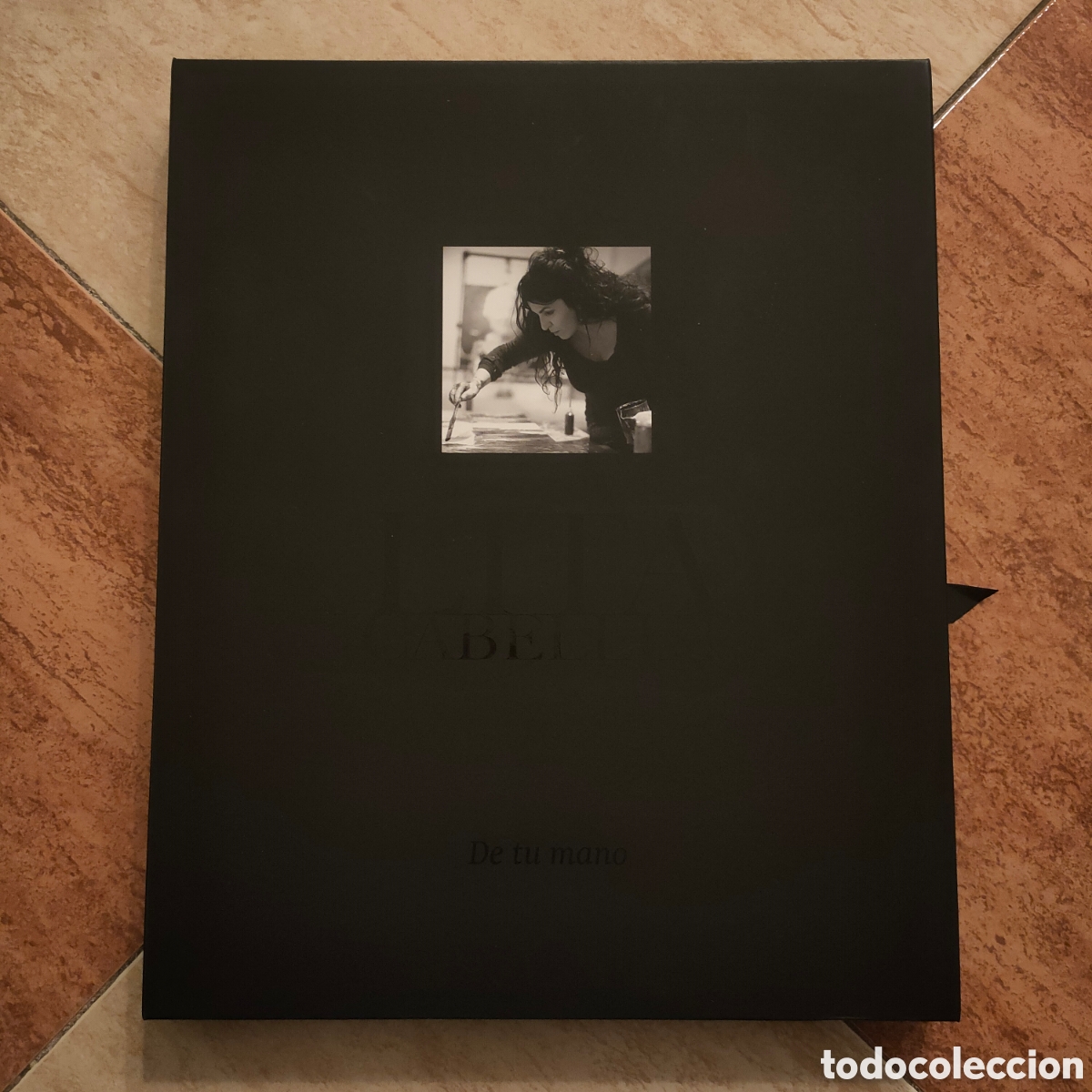 Libros de segunda mano: De tu mano - Lita Cabellut - Artika Books - Edici&oacute;n exclusiva en estuche - RARO DESCATALOGADO