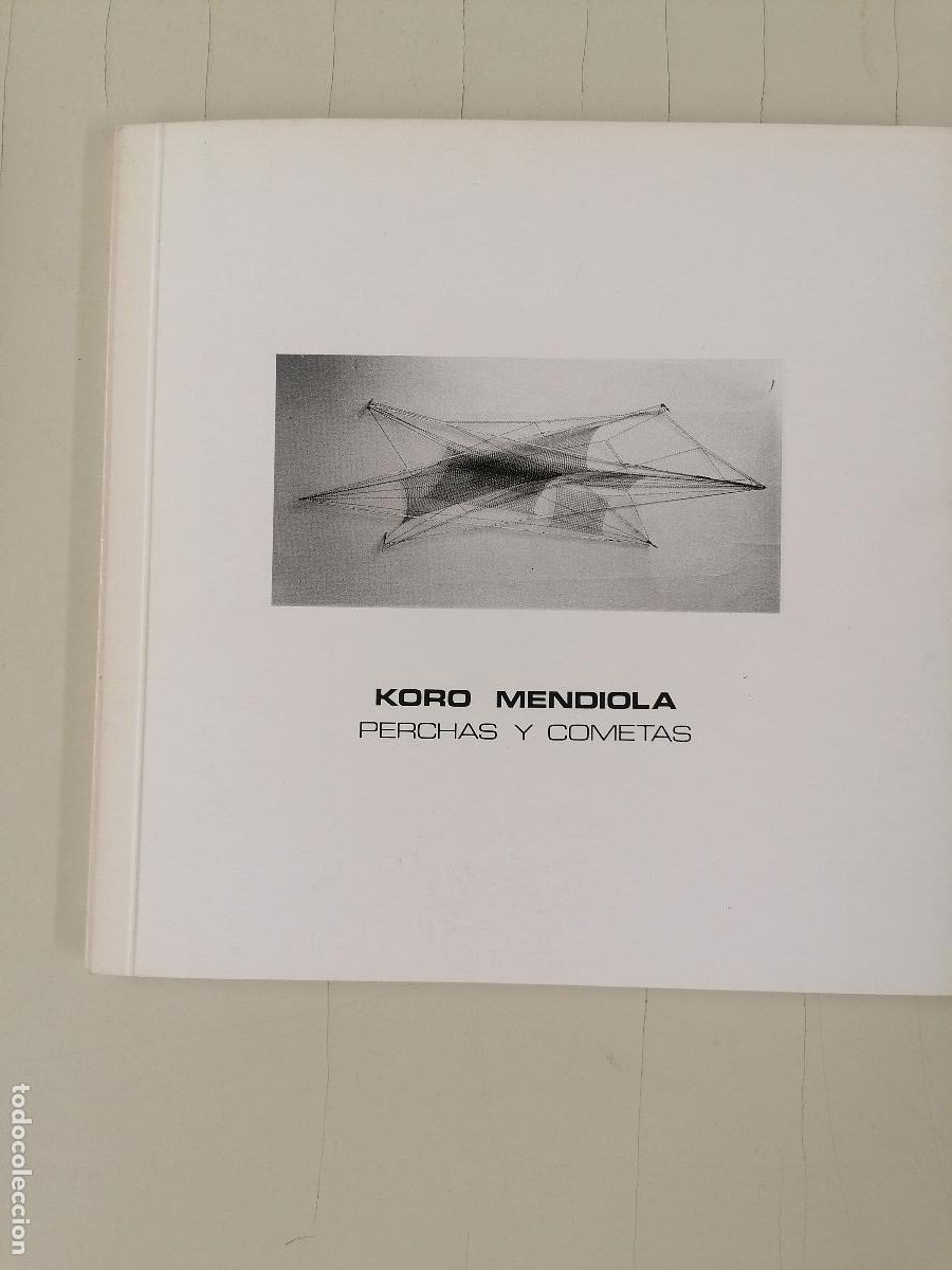 Libros de segunda mano: KORO MENDIOLA &ldquo;PERCHAS Y COMETAS&rdquo;. CAT&Aacute;LOGO EXPOSICI&Oacute;N SALA DE ARTE GRAN V&Iacute;A BILBAO 1983