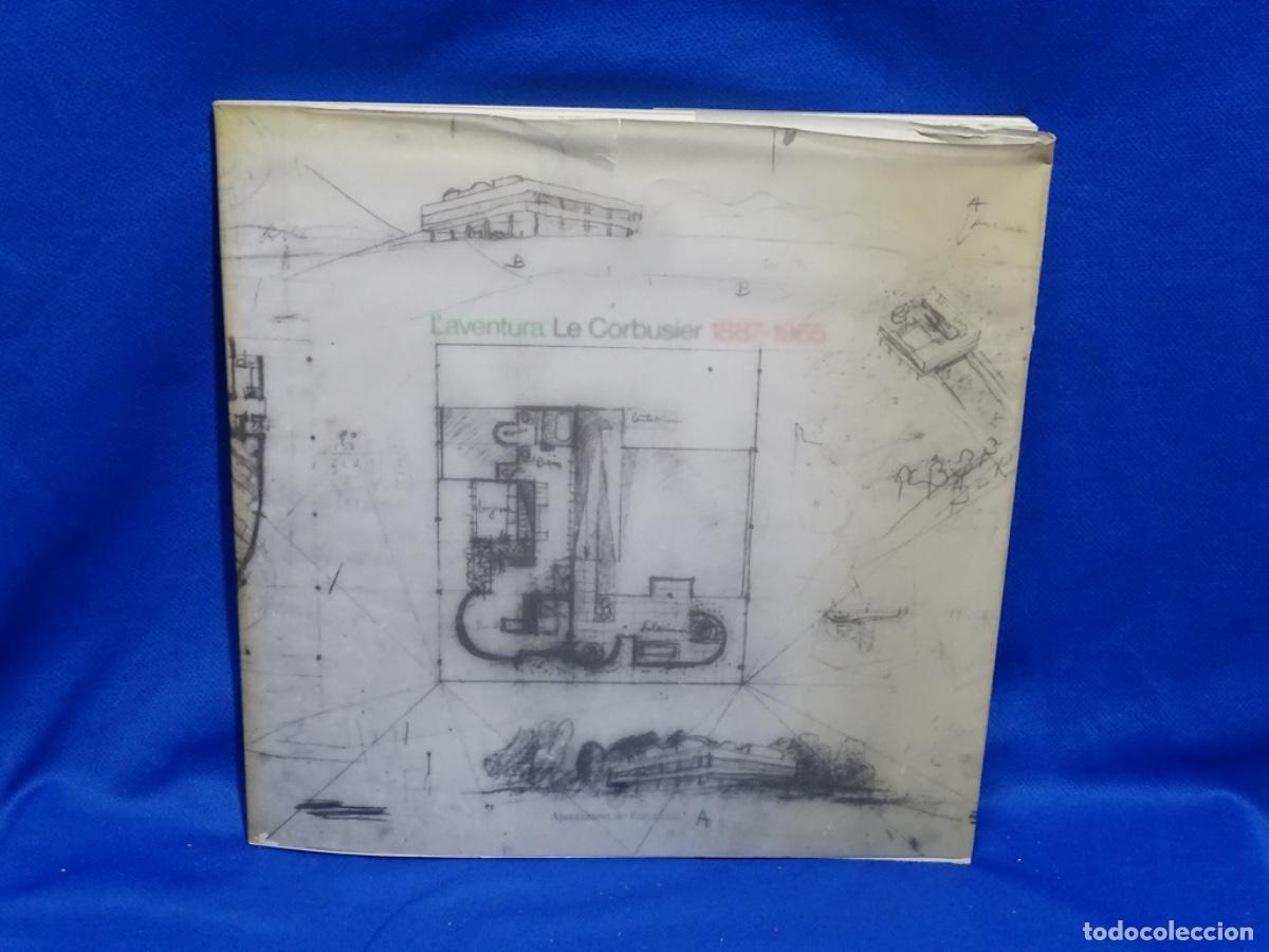Libros de segunda mano: LA AVENTURA LE CORBUSIER 1887-1965. P&Oacute;STER DE LA EXPOSICI&Oacute;N. 87 PAG.