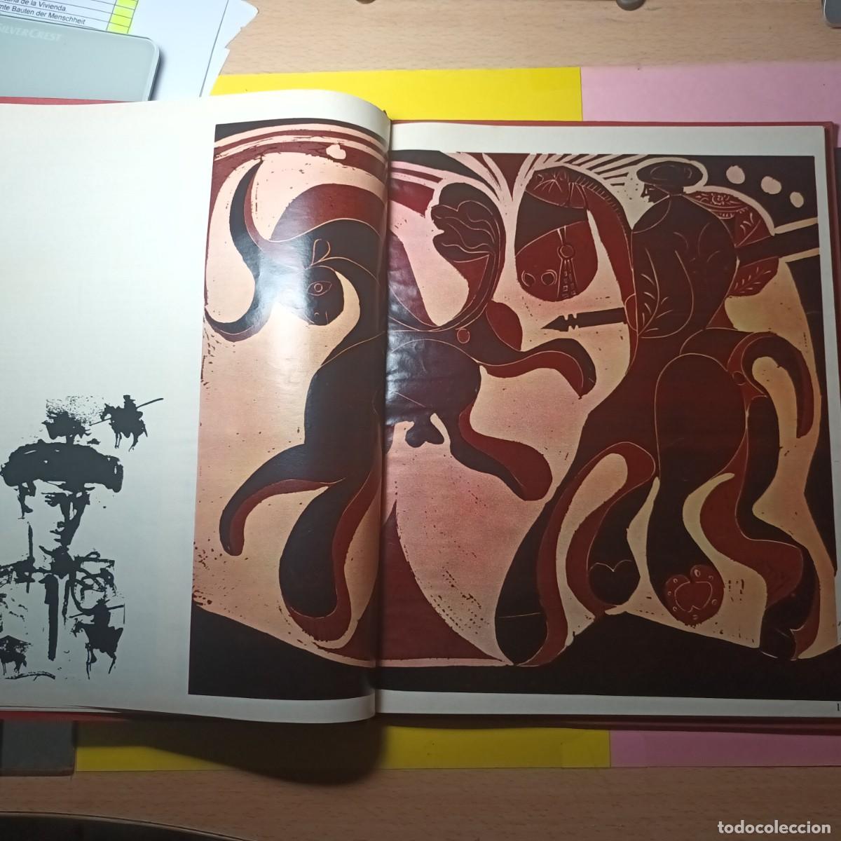 Libros de segunda mano: Libro Muerte en la Tarde con grabados de Picaso