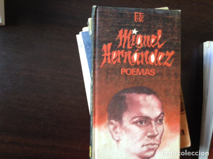 Libros de segunda mano: Poemas. Miguel Hern&aacute;ndez - Foto 1