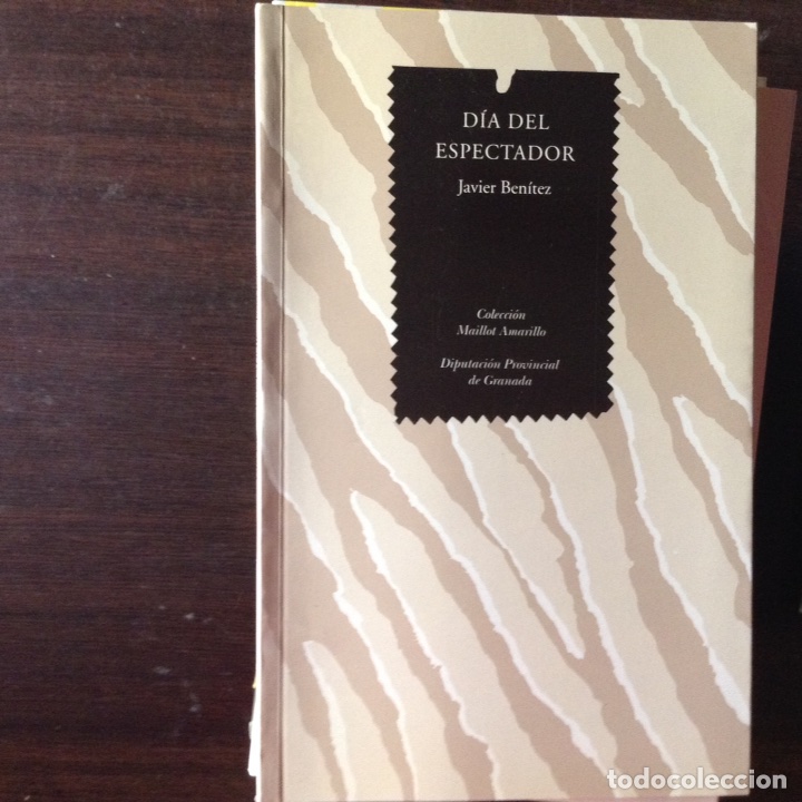 Libros de segunda mano: D&iacute;a del espectador. Javier Ben&iacute;tez - Foto 1