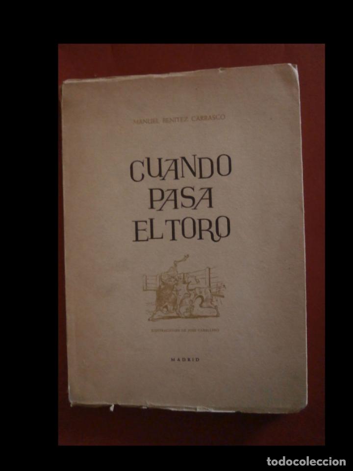 Libros de segunda mano: Cuando pasa el toro. Manuel Benitez Carrasco - Foto 1