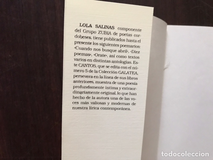 Libros de segunda mano: Cantos. Lola Salinas. Como nuevo - Foto 2