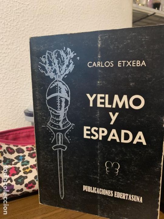 Libros de segunda mano: Yelmo y espada, Carlos Erxeba, Edert Asuna - Foto 1