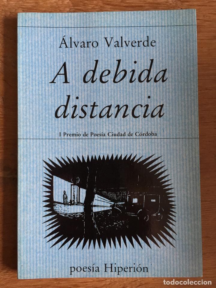 Libros de segunda mano: A DEBIDA DISTANCIA - Alvaro Valverde - Foto 1