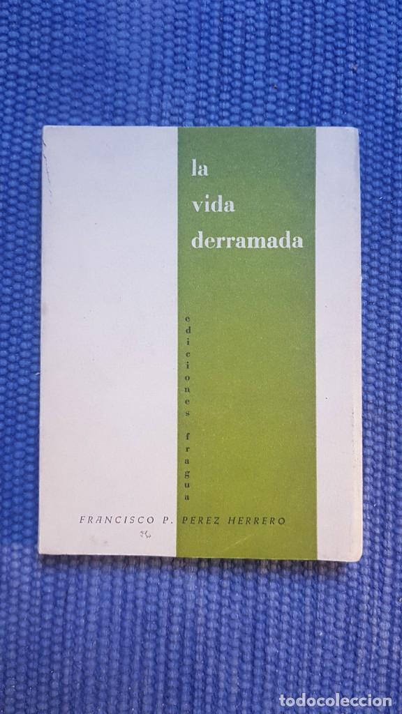 Libros de segunda mano: P&eacute;rez Herrero, Francisco: La vida derramada - Dedicatoria - Foto 1