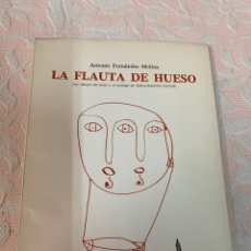 Libros de segunda mano: LA FLAUTA DE HUESO, ANTONIO FERNÁNDEZ MOLINA. Lote 263062610