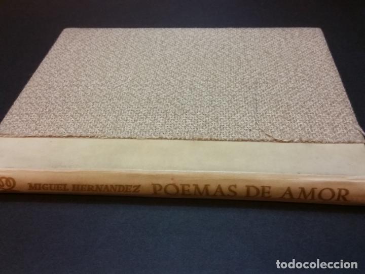 Libros de segunda mano: 1969 - MIGUEL HERNÁNEZ - Poemas de amor. Con dos puntas secas de Millares - Foto 2 - 303968138