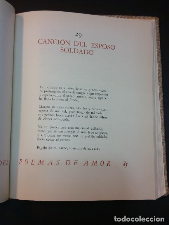Libros de segunda mano: 1969 - MIGUEL HERNÁNEZ - Poemas de amor. Con dos puntas secas de Millares - Foto 5 - 303968138