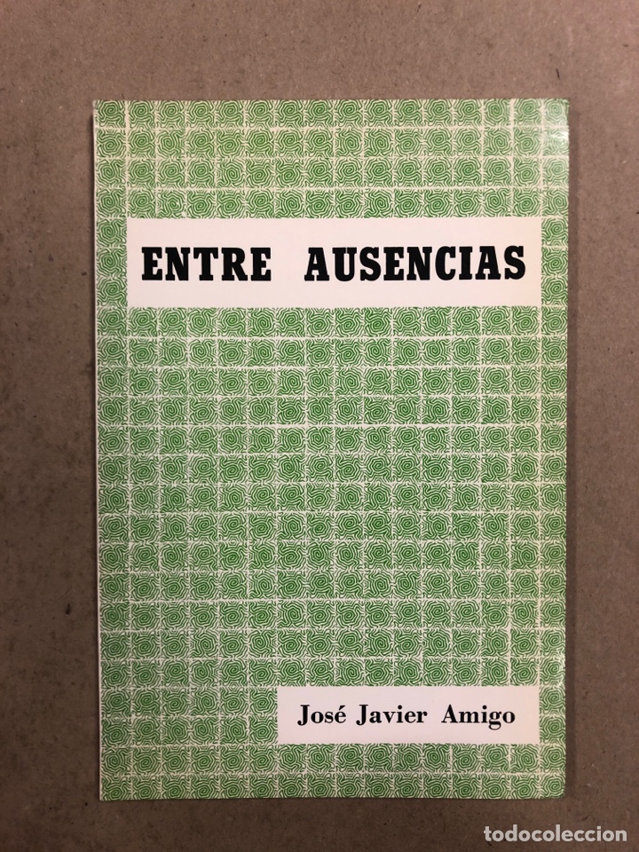 Second hand books: ENTRE AUSENCIAS. JOS&Eacute; JAVIER AMIGO. POES&Iacute;A.