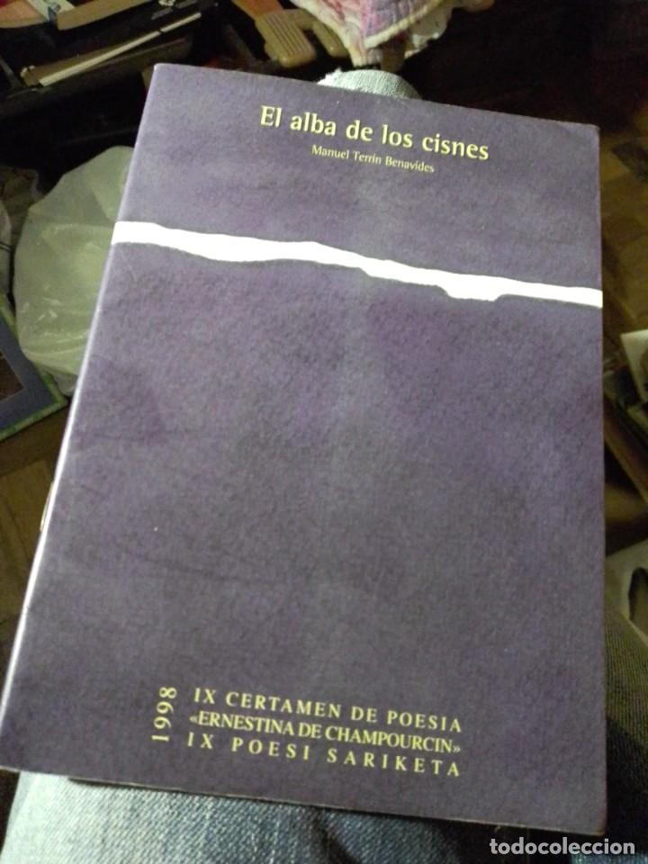 Libros de segunda mano: Manuel Terrin Benavides. El alba de los cisnes. 1998 - Foto 1