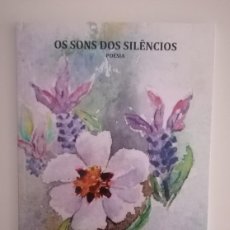 Libros de segunda mano: OS SONS DOS SILÊNCIOS LARA DE LEÓN . POESIA. Lote 364372506