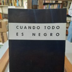 Libros de segunda mano: CUANDO TODO ES NEGRO - JUAN M. PÉREZ ROLDÁN - SEVILLA, 1972. Lote 366098461