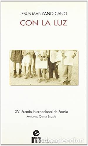 Libros de segunda mano: Con la luz. Jes&uacute;s Manzano - Foto 1