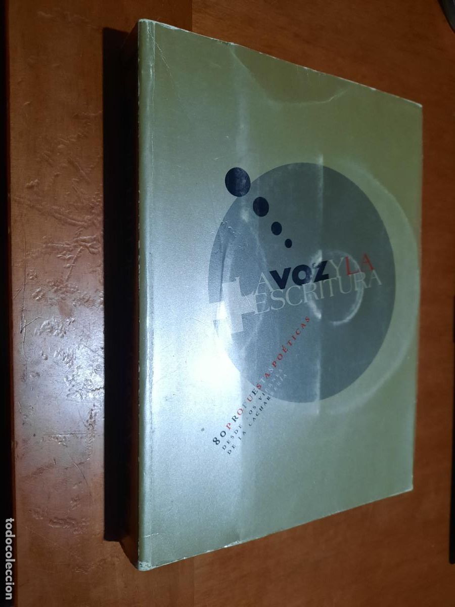 Second hand books: LA VOZ Y LA ESCRITURA. 80 PROPUESTAS PO&Eacute;TICAS DESDE LOS VIERNES DE LA CACHARRER&Iacute;A. CON 2 CDS