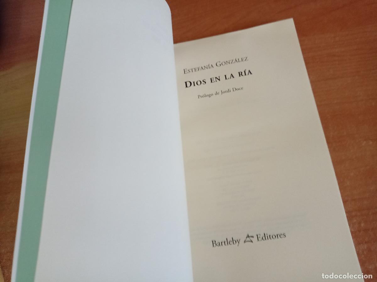 Libros de segunda mano: Dios en la r&iacute;a - Estefan&iacute;a Gonz&aacute;lez, Bartleby, 2022 - Foto 2