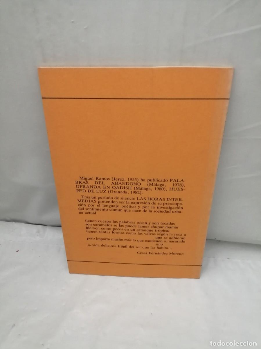 Libros de segunda mano: Las horas intermedias (Primera edici&oacute;n) - Foto 2