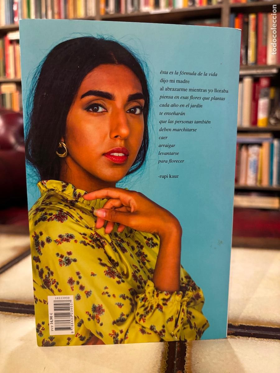 Libros de segunda mano: El sol y sus flores. Rupi Kaur. - Foto 2