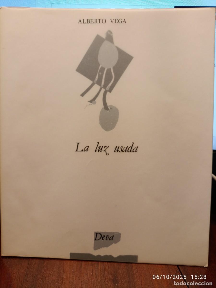 Libros de segunda mano: La luz usada. Alberto Vega - Foto 1