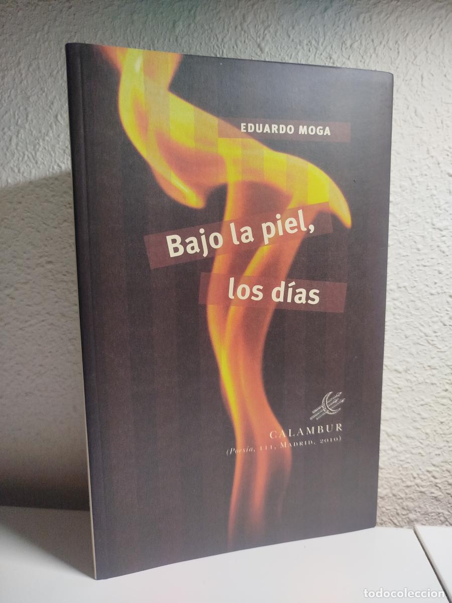 Libri di seconda mano: Bajo la piel, los d&iacute;as - Moga, Eduardo